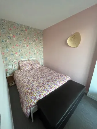 Cosy, waterfront apartment with sea view Отели в г. Сен-Жиль-Круа-де-Ви