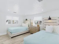 Charming Waterfront Cottage on peaceful Matlacha!  FULL RENOVATION DECEMBER 2024 Hotels in Matlacha