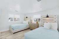 Charming Waterfront Cottage on peaceful Matlacha!  FULL RENOVATION DECEMBER 2024