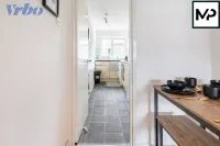 Luxury Apartment For Short Lets and Serviced Accommodation Epsom with Parking