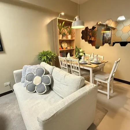 Aesthetic Cozy Apartment Condo With Pool Balcony & Deck