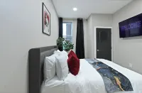 Parkside Gem: Luxe & Roomy by Historic Druid Hill l WIFI l Entire Unit Hotels near Evergreen Museum Library