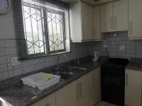 Exotic cool Bluebird Guest apartment- 5 min to beach