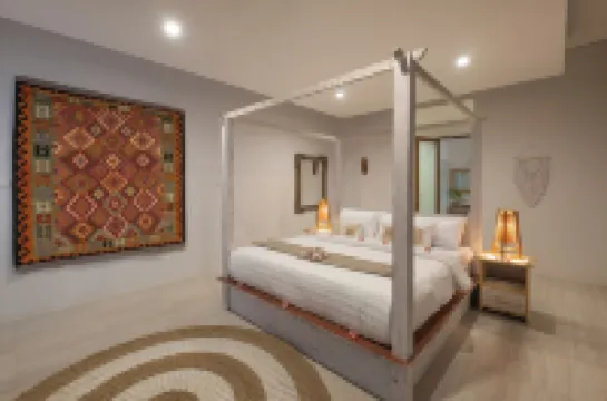 Kamana Beach House, steps from the beach, amazing villa, private pool.