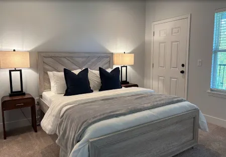 Cozy Apartment in Lake City, only minutes from the baseball fields and food!