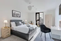 Skyline Views | 2 Bed 2 Bath in Prime Location | Parking/Netflix! Hotels in The Westside