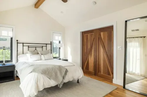 Luxury 1-br cottage on 30-acre vineyard property in enchanting Healdsburg