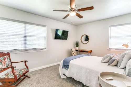 Charming 2-bedroom house in lovely Keller with WiFi, AC Hotels in Keller