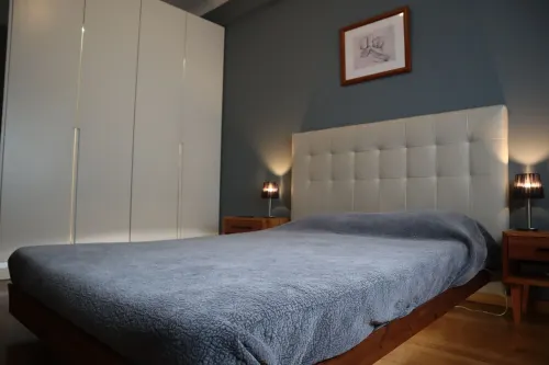 Modern and cozy apartment! 8 minutes from the airport Các khách sạn ở Sacavém e Prior Velho