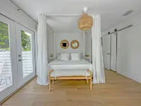 THE RIVER HOUSE MIAMI YOUR BACHELORTTE, EVENT, OR PHOTOSHOOT DESTINATION!! Hotels in West Little River