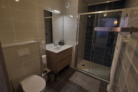 COME ON! Superb new apartment in the heart of the resort, fully equipped.