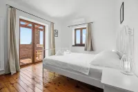 Villa Brioni private pool, parking, AC, WiFi, 4 bedrooms by Rentistra Hotels in Cabrunici