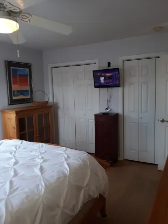 Charming 2-bedroom apartment in serene Oak Island with AC, WiFi