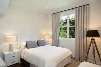 Vaucluse/Watsons Bay Beach House: 4 bedroom beach villa Vaucluse 호텔