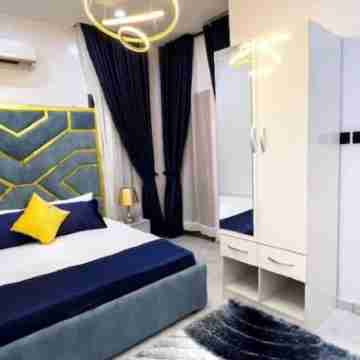 Exquisite 3Bed in GRA Ikeja Rooms