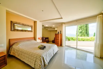 6 Bedrooms Luxury Villa Colgan's Brewery 주변 호텔