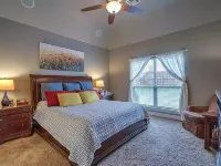 Recently Updated Home with outdoor grilling area and movie room Hotels in Glenpool