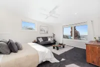 Elysian on the Escarpment with Mountain Views