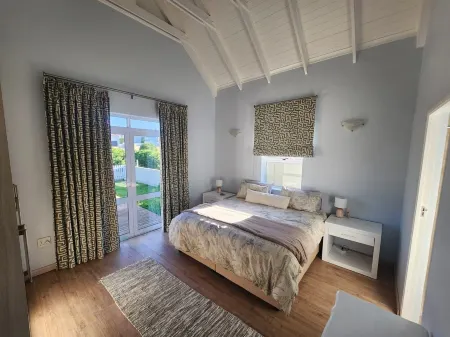 The Grace @ Pelican Bay is a delightful canal-side retreat located in Port Owen.