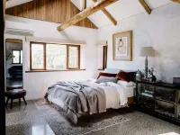 Luxury vineyard log cabin in the Yarra Valley Hotels in Warburton