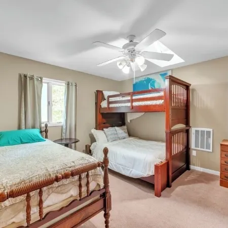 Home in Hobart - Roxbury Near Skiing and Weddings.