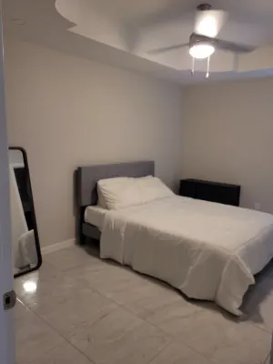 Charming 2-bedroom apartment with WiFi, AC, and ADT Security in quaint Mission! فنادق في Mission