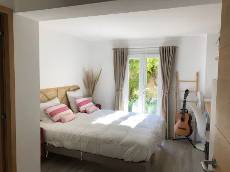 Rent house on the island of Porquerolles with exceptional location 6 sleeps Отели рядом с достопримечательностью «Le port de l'ile de Porquerolles»