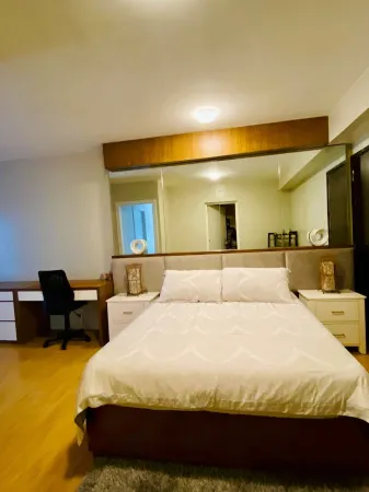 Modern and spacious 2BR condo. Prime location in Alabang Отели рядом с достопримечательностью «Сейнт Джеймс Грэйт Пэриш»