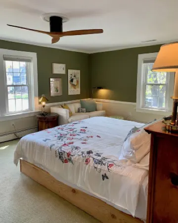 Charming 4-bedroom Colonial in lovely Keene with WiFi, AC