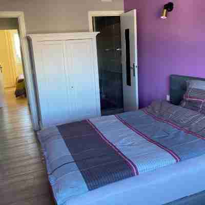 Spacious accommodation between the old town and the arena, between the beach and the mountains. Rooms