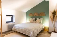 Maison de Village Barbentane Avec spa Hotels in Barbentane