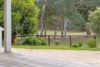 Panoramic views on the doorstep of McLaren Vale, Adelaide Hills and the beach. Các khách sạn ở Dingabledinga