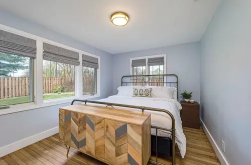 Cheerful & cozy farmhouse 2 bedroom home