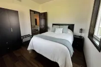 River Bluff Getaway– Upper  3BR/2BA Upper Level Unit with Gorgeous Deck Views