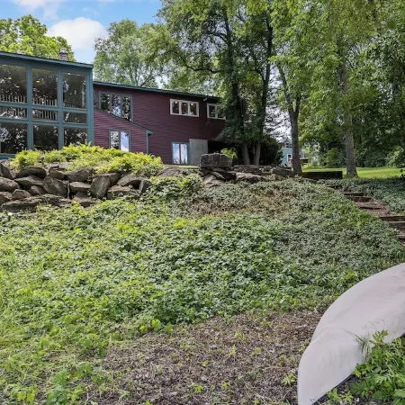 Downtown Middlebury River House Отели в г. Аддисон