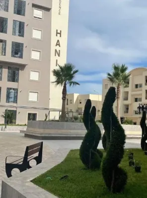 Appartement a 10 min de l Aéroport Entre les Berges du lac et Ain Zaghouene, Hotels in Soukra