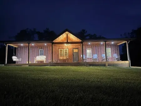 Beautiful 2-bedroom cabin near Sparta and the Blue Ridge Parkway