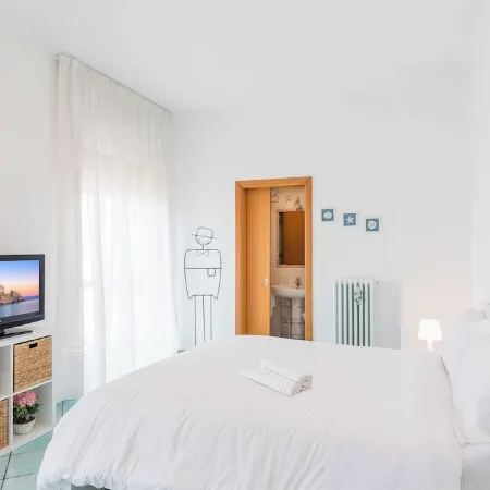 Casa Elan Salerno, large and bright apartment, a stone's throw from the beach
