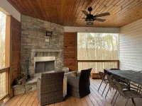 Secluded Getaway, 5-Bedroom home in Ringgold, GA