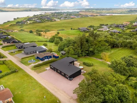 "Stjerne" - 300m to the Fjord Отели в г. Лемвиг