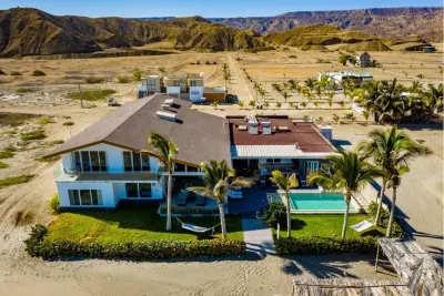 Luxurious Beachfront  6-bedroom house with WiFi, AC in brilliant Ñuro Hotels in 