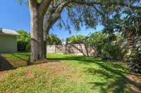 Heated Pool. 3-bedroom house 6.5 miles to honeymoon Island