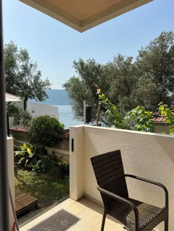 SAVINA Apartan 20 metara od mora stan za 3 osobe