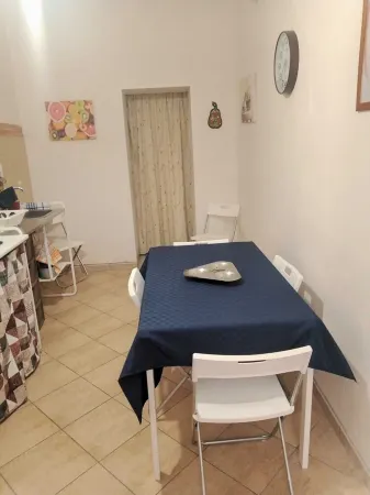 COZY DETACHED APARTMENT, STRATEGICALLY LOCATED.