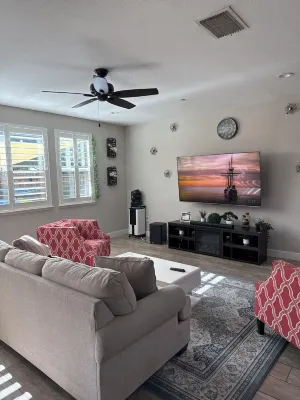 Great riverisland house only first floor bedroom and bathroom pool included Hotels in Lathrop