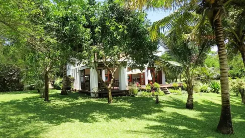 Casa Paco Inhassoro Hotels in Inhassoro