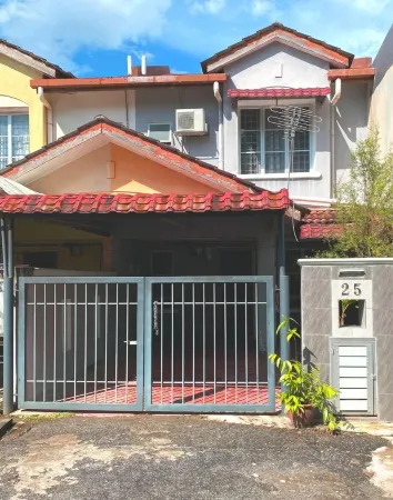 3 bedrooom homestay @ Bandar Bukit Mahkota Отели рядом с достопримечательностью «Temple Yi Huang»