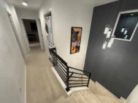 Charming 2-bedroom, 2-1/2 bath,New house with AC, in Seattle. Airport 4.2 miles. Hotels in Burien