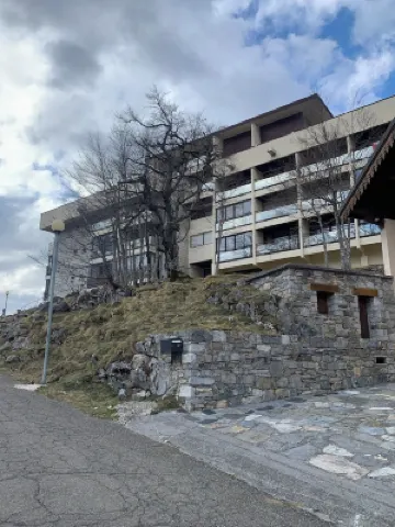 Appt ski Gourette résidence Christania 2000 2eme étage appt12 avec local a ski