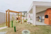 適合寵物的帶空調和車庫的公寓在雷克雷奧 Praia da Macumba附近的飯店